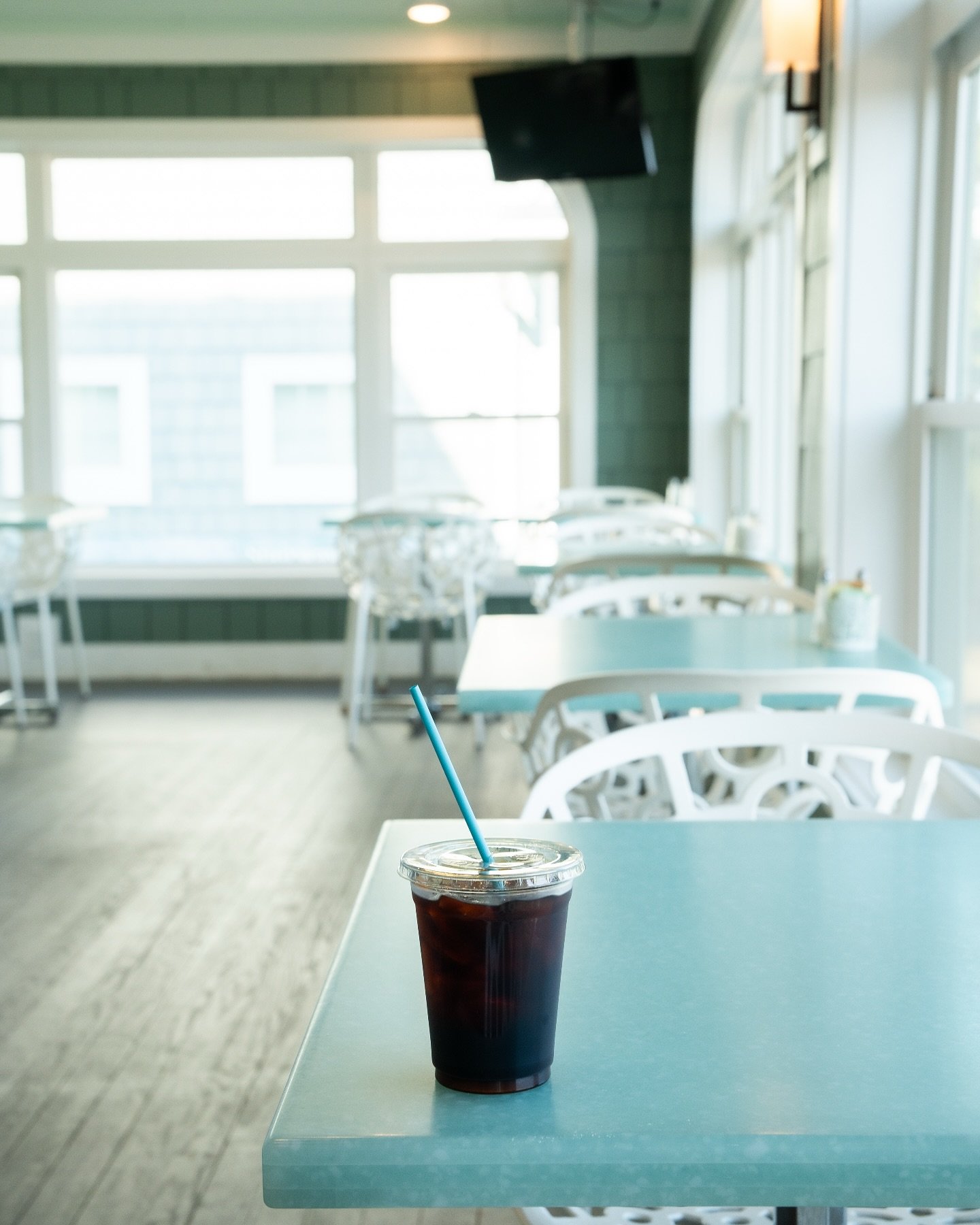 This is your friendly reminder to step outside and enjoy this gorgeous weather!☀️

P.S. We&rsquo;re here for your cold brew needs ☕️🧊

#virginiabeach #dontforgettosaygraze #coldbrew #grazekitchenvb #757coffee