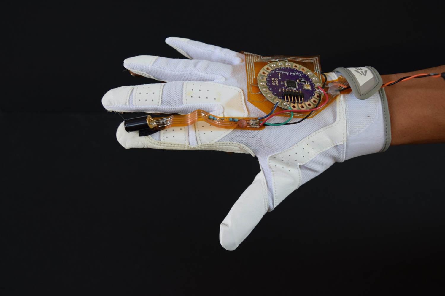  By allowing our users to try the glove on and feel the feedback, they were able to place themselves in our future. Even if the temperature glove wasn’t always practical, they were able to provide insights on other “senses” they could imagine. 