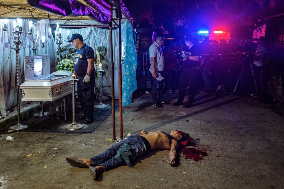 The body of Michael Nadayao lies in the street after he was shot dead by unidentified men in front of mourners at a wake, in Quezon City, Philippines, on August 31, 2018. Ezra Acayan, World Press Photo