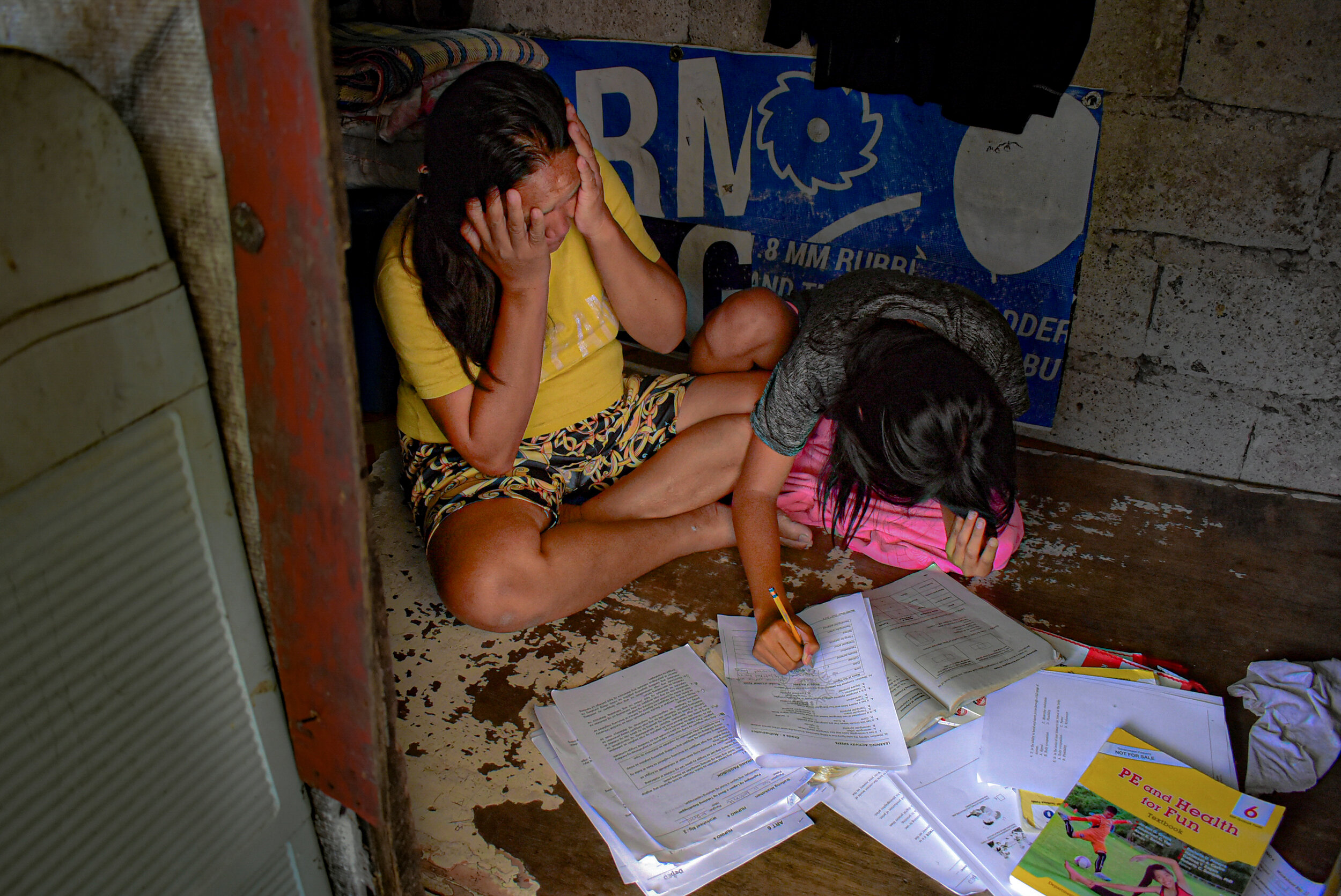  Nalangan, a high school graduate, finds it difficult to help her daughter out in some subjects such as music and math. The lessons are different from what they were taught before, she says. 