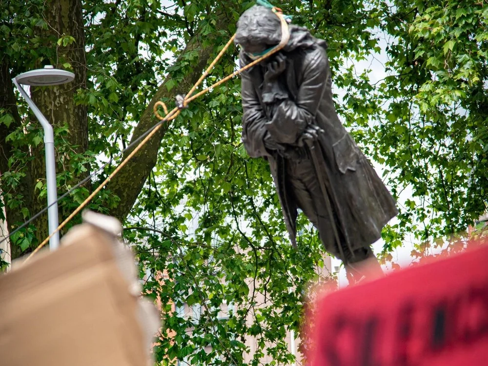 The-statue-of-Edward-Colston-falls-down-as-protesters-pull-it-down-following-the-death-of-George-Floyd-who-died-in-police-custody-in-Minneapolis-in-Bristol.jpeg