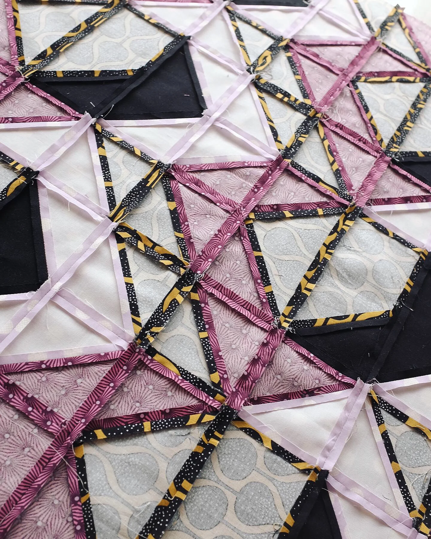 https://images.squarespace-cdn.com/content/v1/5d36065a5281d70001049650/1568167059644-R8WK9U3EXUWN3KDV25DN/theweekendquilter_Natures%2BWindow%2BPressed%2BSeams.JPG