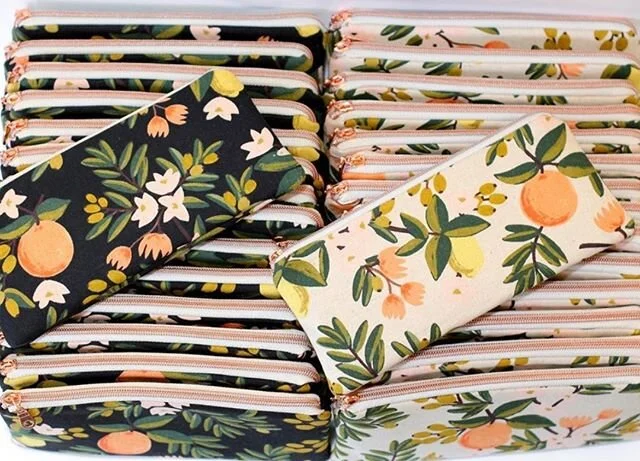 There are only a couple hand quilting kits left in shop! I've loved filling these gorgeous pouches by @greatheronthreadco with all kinds of goodies to get you started with hand quilting. We're both so busy I'm not sure when/if we'll do our next resto