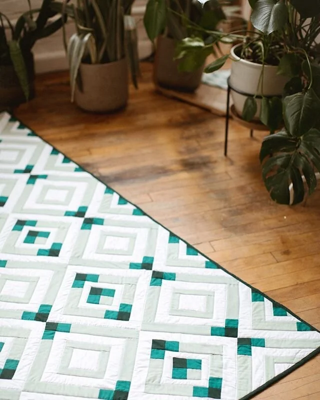 Important question: how many close up pictures of the #crestquilt is too many?? Because I&rsquo;m thinking the answer is there&rsquo;s no such thing 😂 If you make a crest quilt of your own, make sure to tag me in it and then send it off to @thirty4s