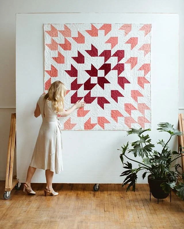 I've been sewing like crazy lately putting together 3 different Warp and Weft quilts, and it made me remember how much I loved working with these super soft @artgalleryfabrics Pure Solids. They're about as perfect as a solid as you can find in book! 