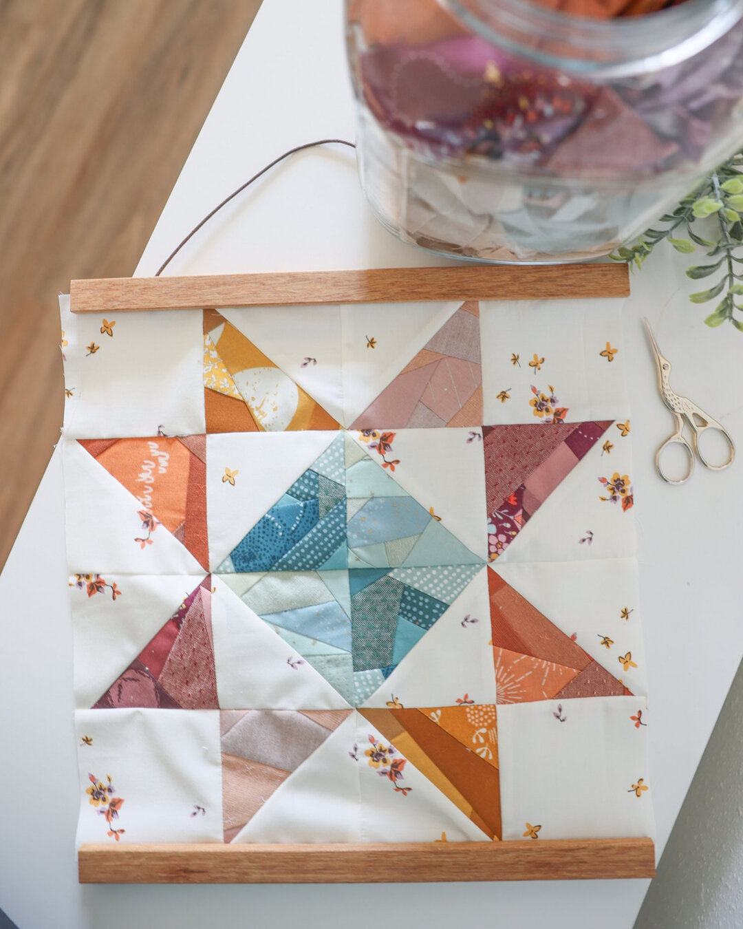 We have a super fun new tutorial up on the blog today, guest written by the amazing @heck.yes.sewco! In this tutorial you'll learn how to make *any* quilt pattern a true scrap buster. I absolutely love her method of doing this, and it's a genius way 