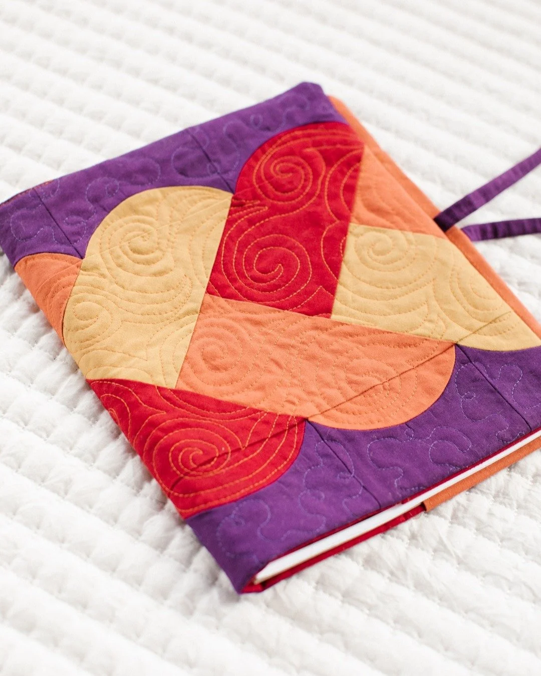 This month in the @modernmakesmembership, we stitched up notebook covers! ✨
They&rsquo;re quick, fun, and the perfect companion to Sourdough &mdash; September&rsquo;s gorgeous pattern by @bullerbeequiltco!

I&rsquo;m curious &mdash; have you ever mad