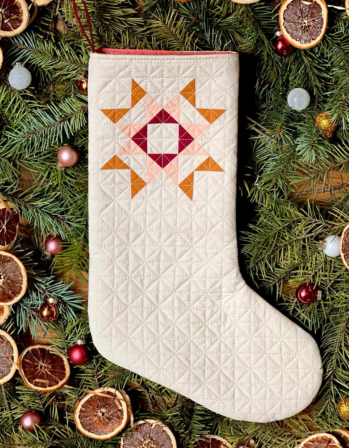 Have you jumped on the quilted stocking bandwagon yet? I&rsquo;ll be honest, I never have, even though I&rsquo;ve always been a little obsessed with how customizable they are!
⠀⠀⠀⠀⠀⠀⠀⠀⠀
My husband came into our relationship with some extremely specif
