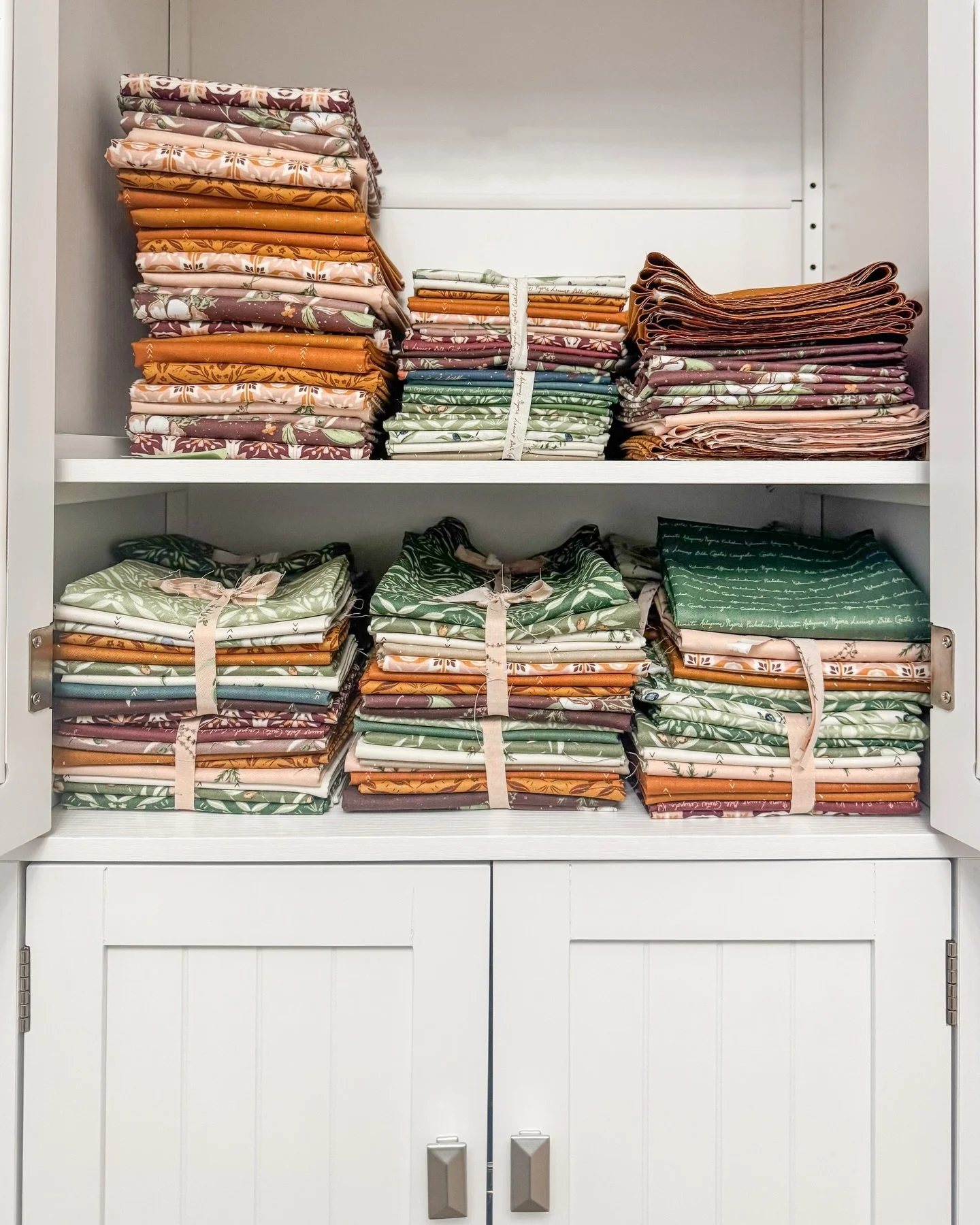 I spent yesterday packing up Olive Grove bundles like crazy! My cabinet's looking bare but it's a good kind of empty 😊. Still lots to fulfill, but yesterday was super productive! Also, just restocked mystery FQ bundles - a great way to score a disco