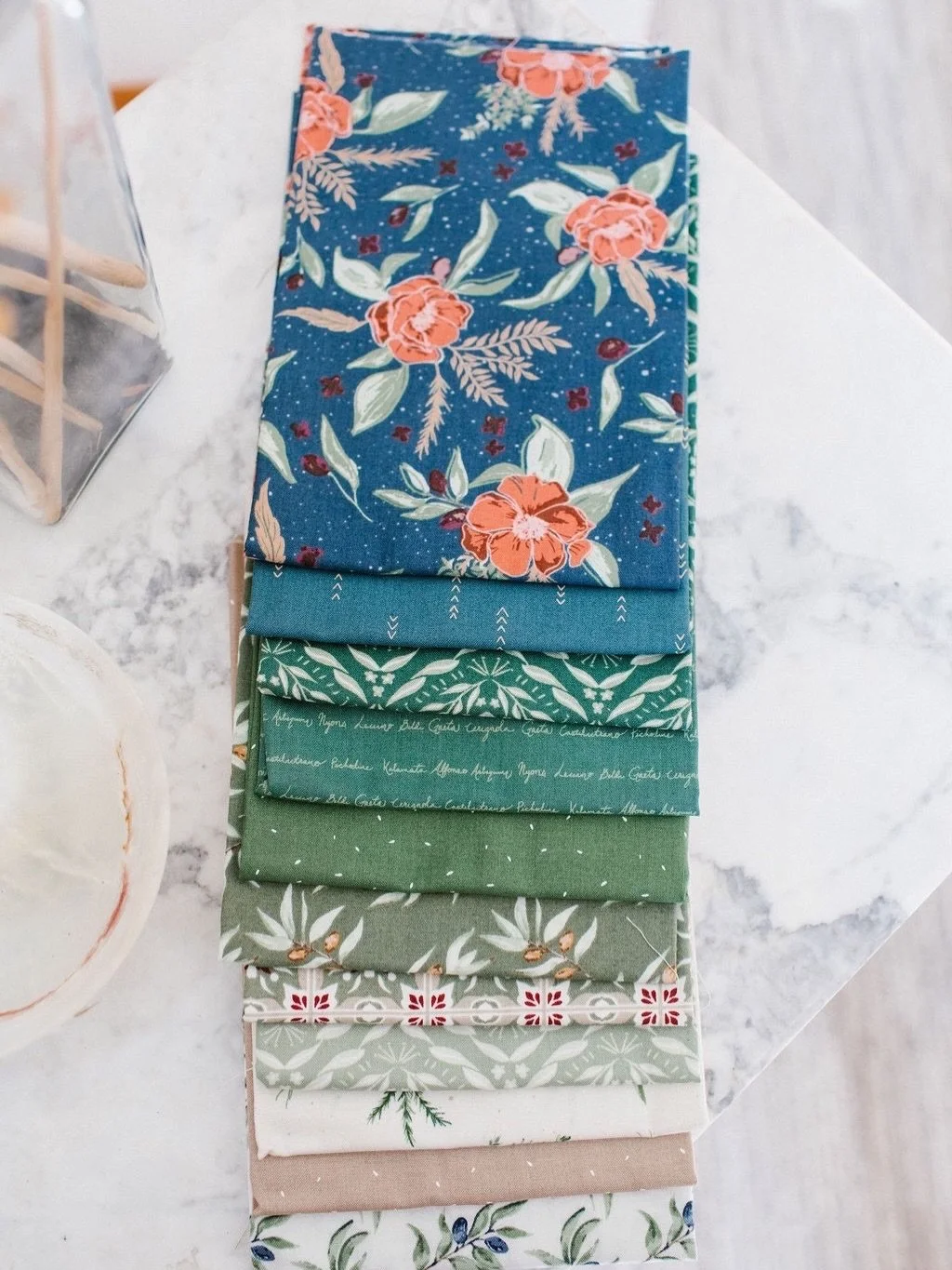 I&rsquo;ve just uploaded the final batch of Olive Grove fat quarter bundles to my shop, and I must admit I&rsquo;m glad the remainder of the fabric is cut, bundled, and ready to go 😅 Swipe through to see all the pretty options!

I know that as a qui