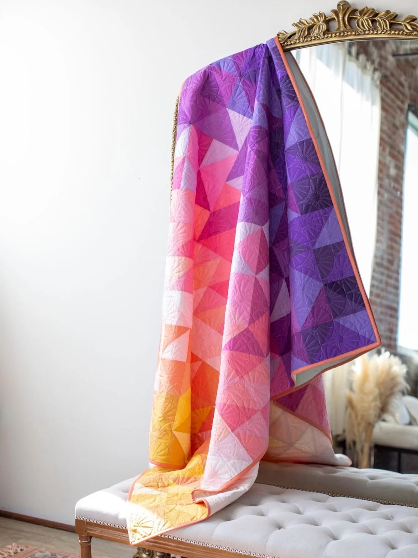 Today&rsquo;s #igquiltfest2026 prompt is about your favorite colors... but I actually am finding it more interesting to talk about my *least* favorite colors to quilt with!
⠀⠀⠀⠀⠀⠀⠀⠀⠀
There were two colors I had always avoided for years with my quilts