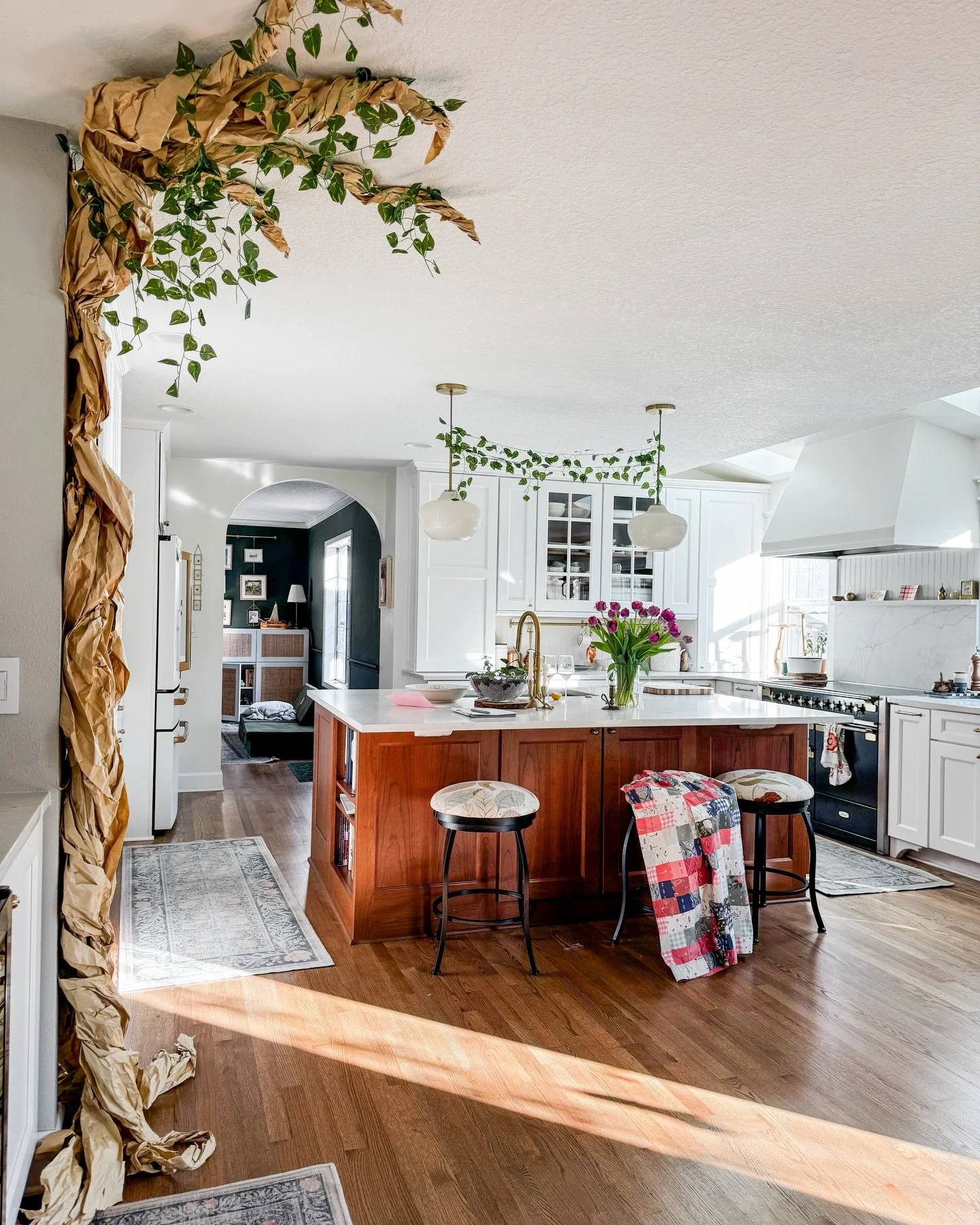I know it&rsquo;s truly spring when we get one of those glorious mornings where the sun comes streaming in and lights up our usually kind of dark kitchen 😍☀️

I had to snap a photo because, for once, it was completely unstaged but somehow perfect (j