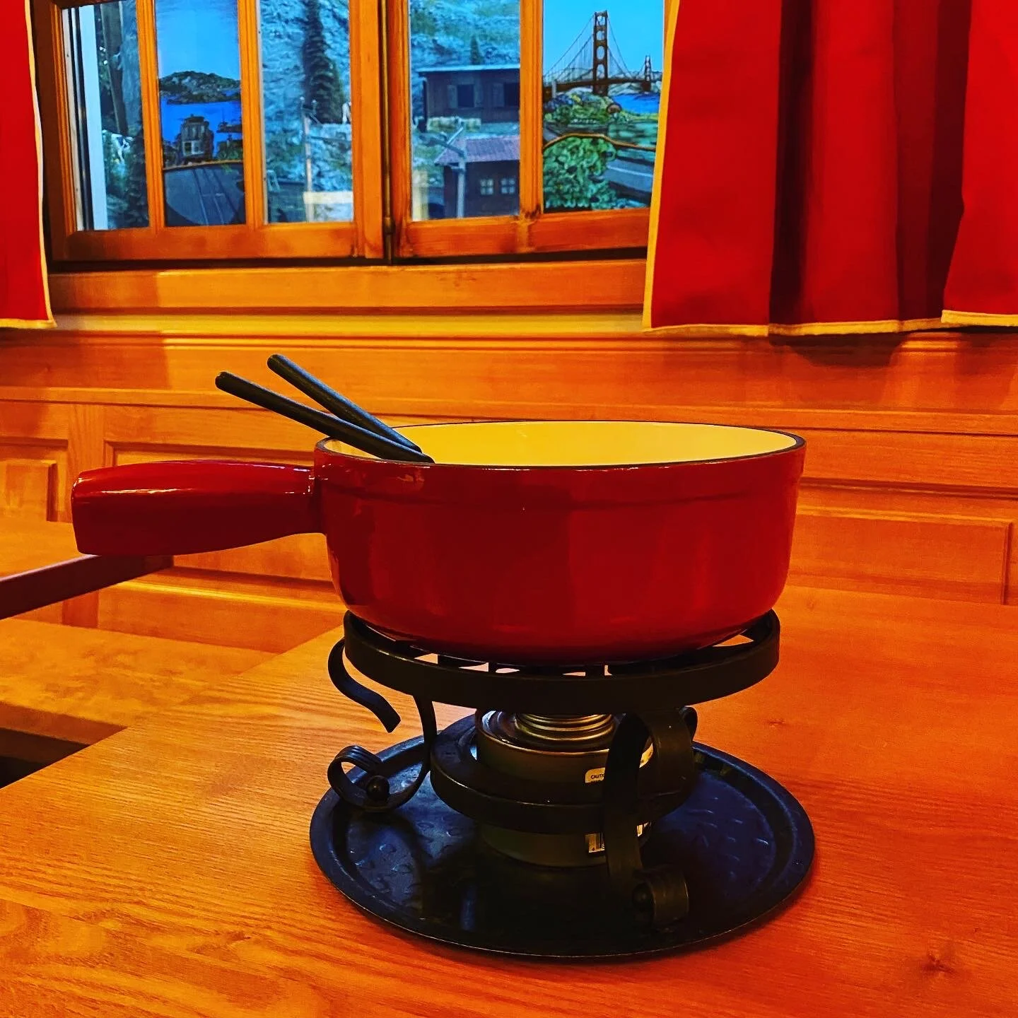 Fondue pot and burner.JPG