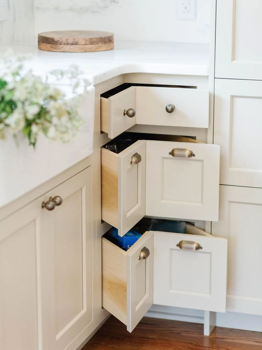 After the hustle and bustle of the holidays, the new year is the perfect time to refresh and get organized. ✨

Whether it&rsquo;s an appliance garage in the kitchen, a custom closet system, or a thoughtfully designed organization plan for an existing