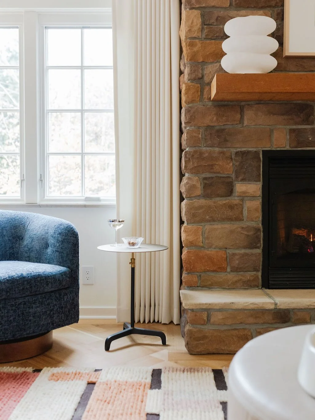 As temperatures drop, fireplaces take center stage&mdash;warming our homes, grounding our spaces, and creating moments that invite us to slow down. Cozy never goes out of style. 🔥

#fireplacedesign
#pittsburghdesign 
#pittsburghinteriordesign 
#babb