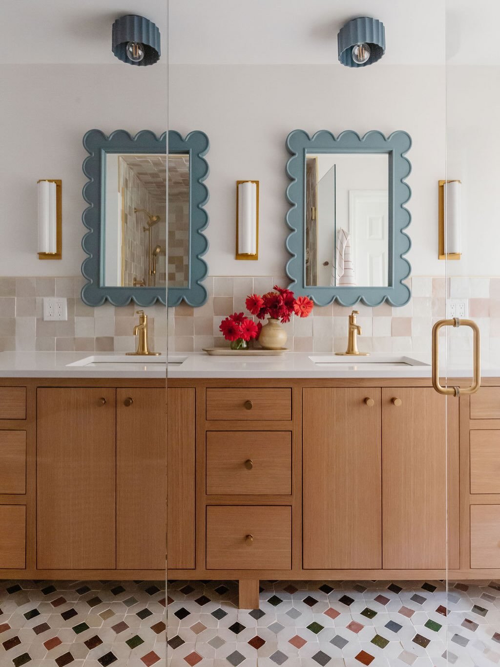 A fresh take on a kid-friendly bath! 🛁✨

This bathroom design for a young family was all about rethinking the way the space works. By introducing a dedicated wet room&mdash;complete with a tub, shower, and glass enclosure&mdash;we created a zone whe
