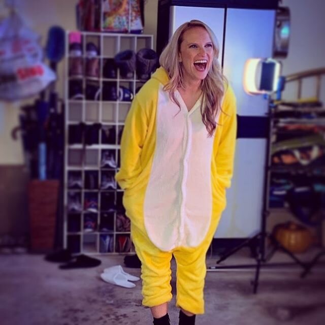 Who else is happy that it is FRIDAY?!?!?! So excited to be back in this chicken costume on Sunday!! I cannot wait to be surrounded by the talented cast and crew, to laugh my butt off, and to make an amazing film! You are all the best!

#actress #acto