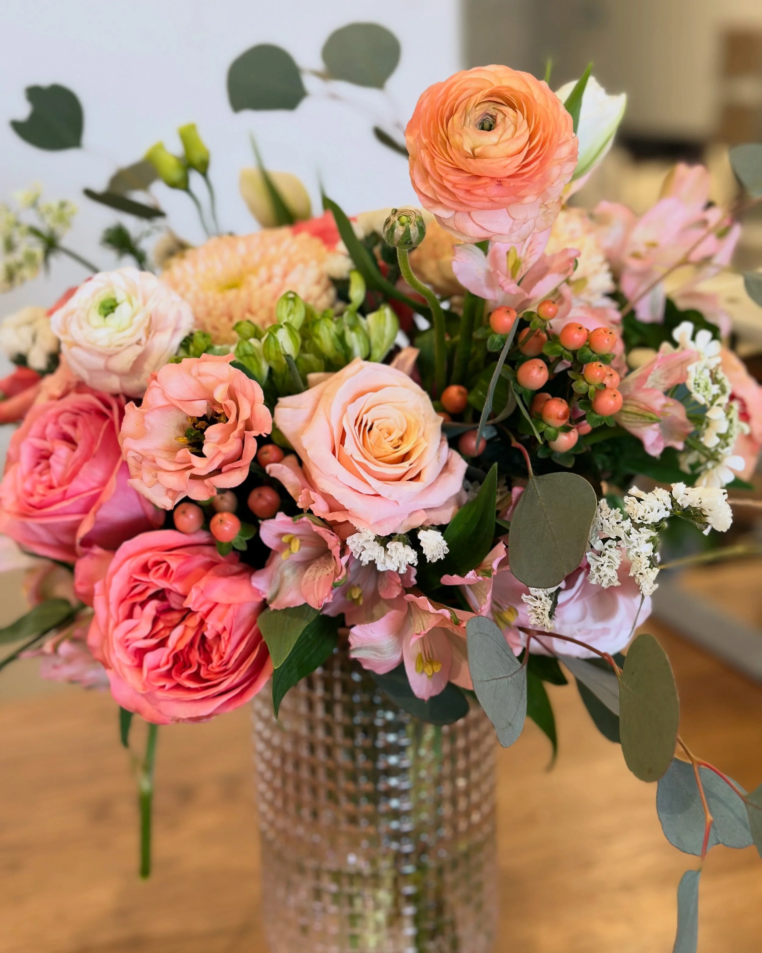 DELIVERY: "Hunka Burnin' Love" (Vase Arrangement)