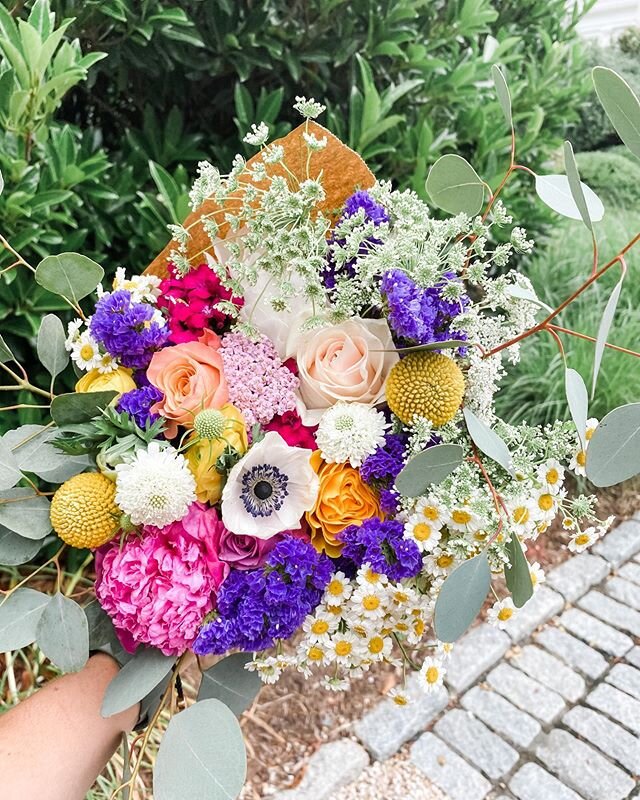 Loved last week&rsquo;s sunny bouquet?! There is still time to get one of our bouquets this week!

Deliveries will be Friday &amp; Saturday.

Email us now to get yourself some pretty summer blooms!

megan@peacefulpetalsflowertruck.com