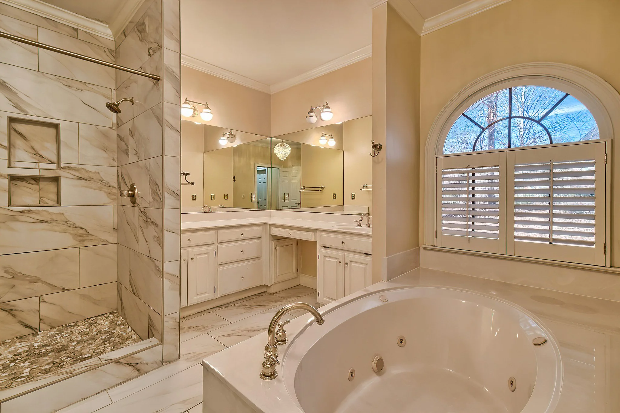 10-Master Bath.jpg