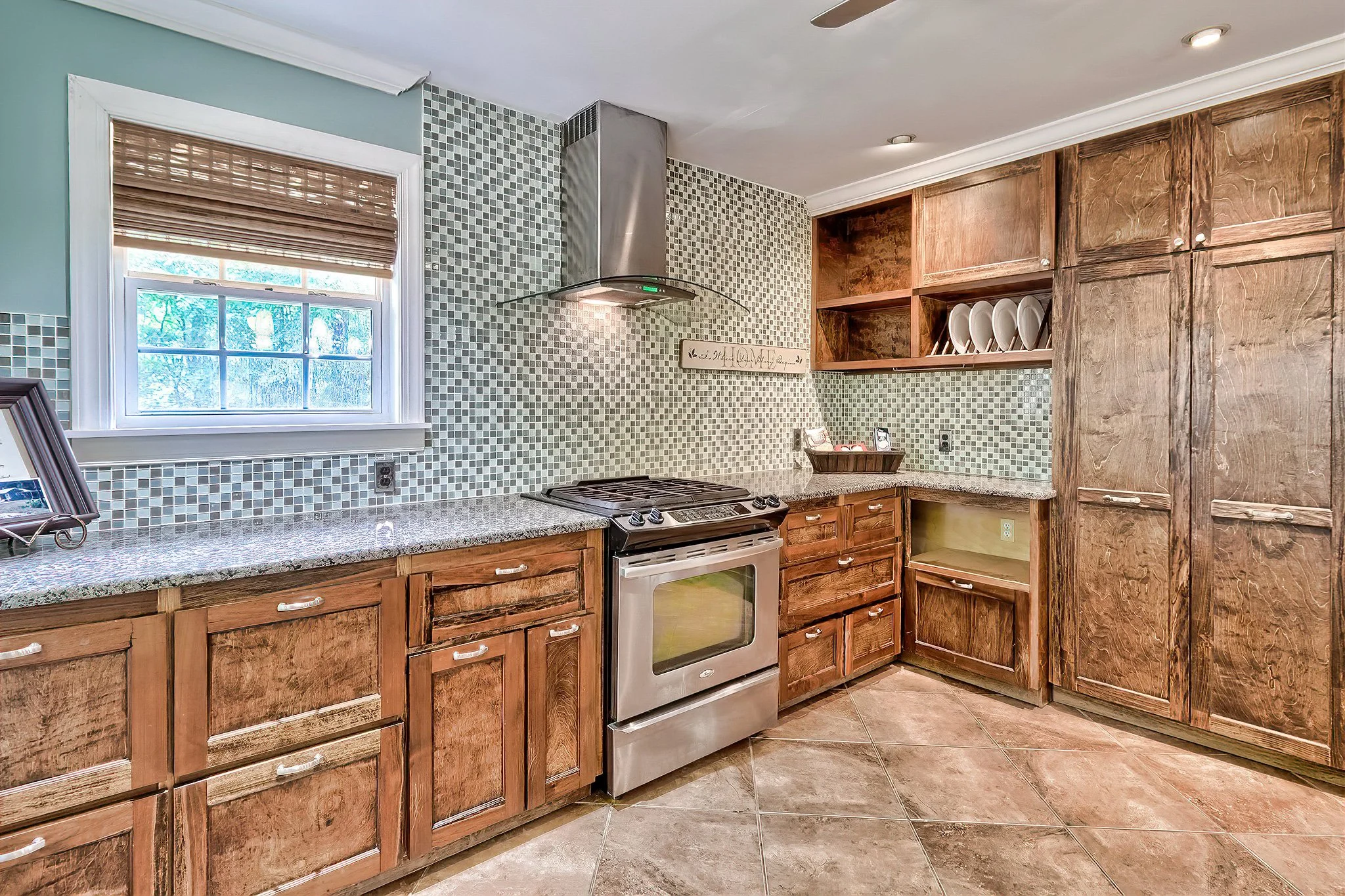 Kitchen2.jpg