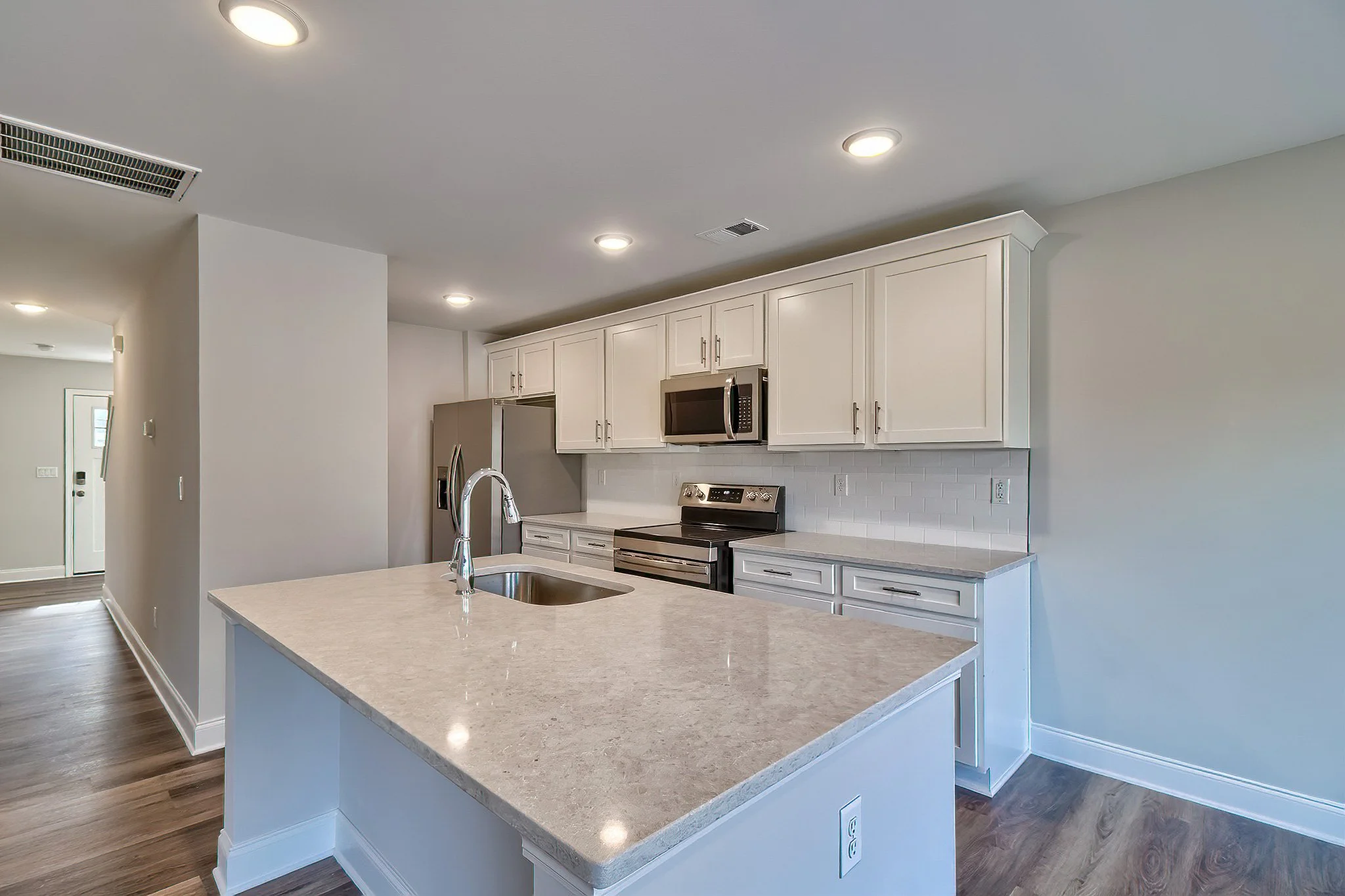 4-Kitchen.jpg