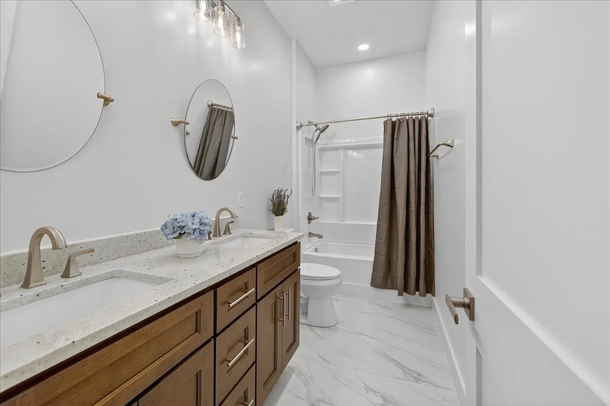 18-Bath.jpg