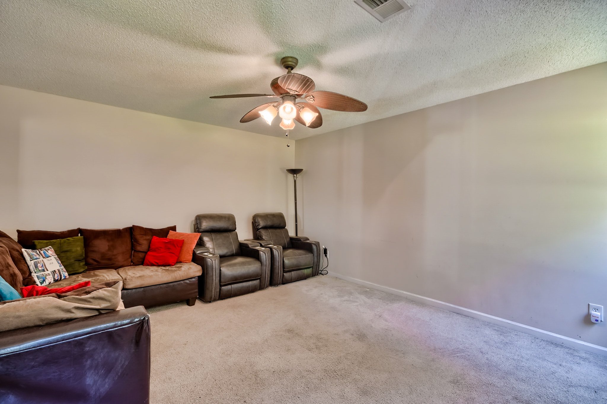 27778_40014_976726.jpg
