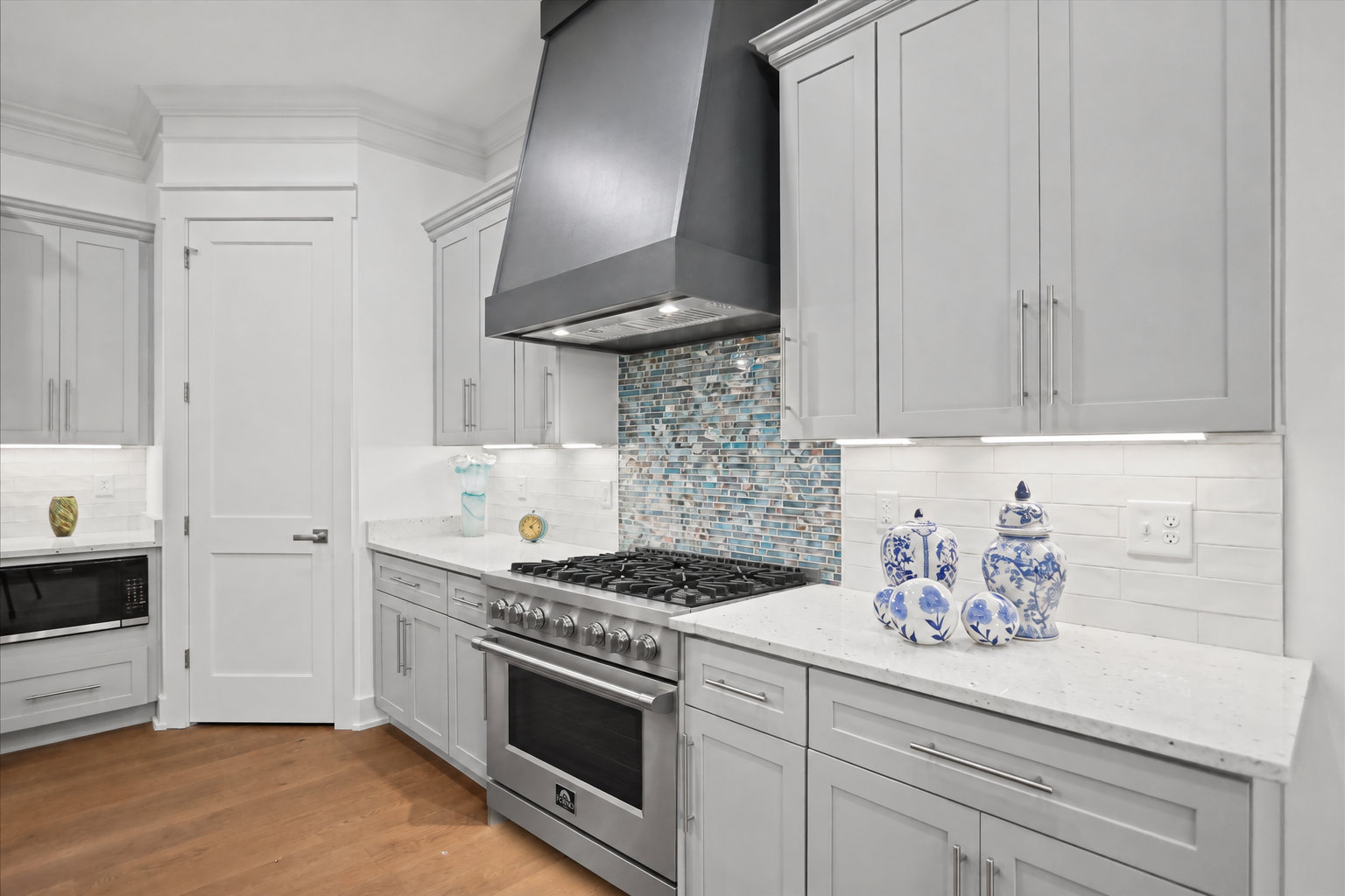 Stainless six-burner range in kitchen.png