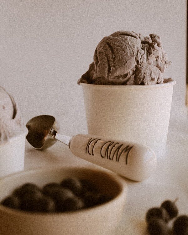Mondays: 😖 
Mondays with blueberry ice cream:😍☀️🌈🌸😋🔥