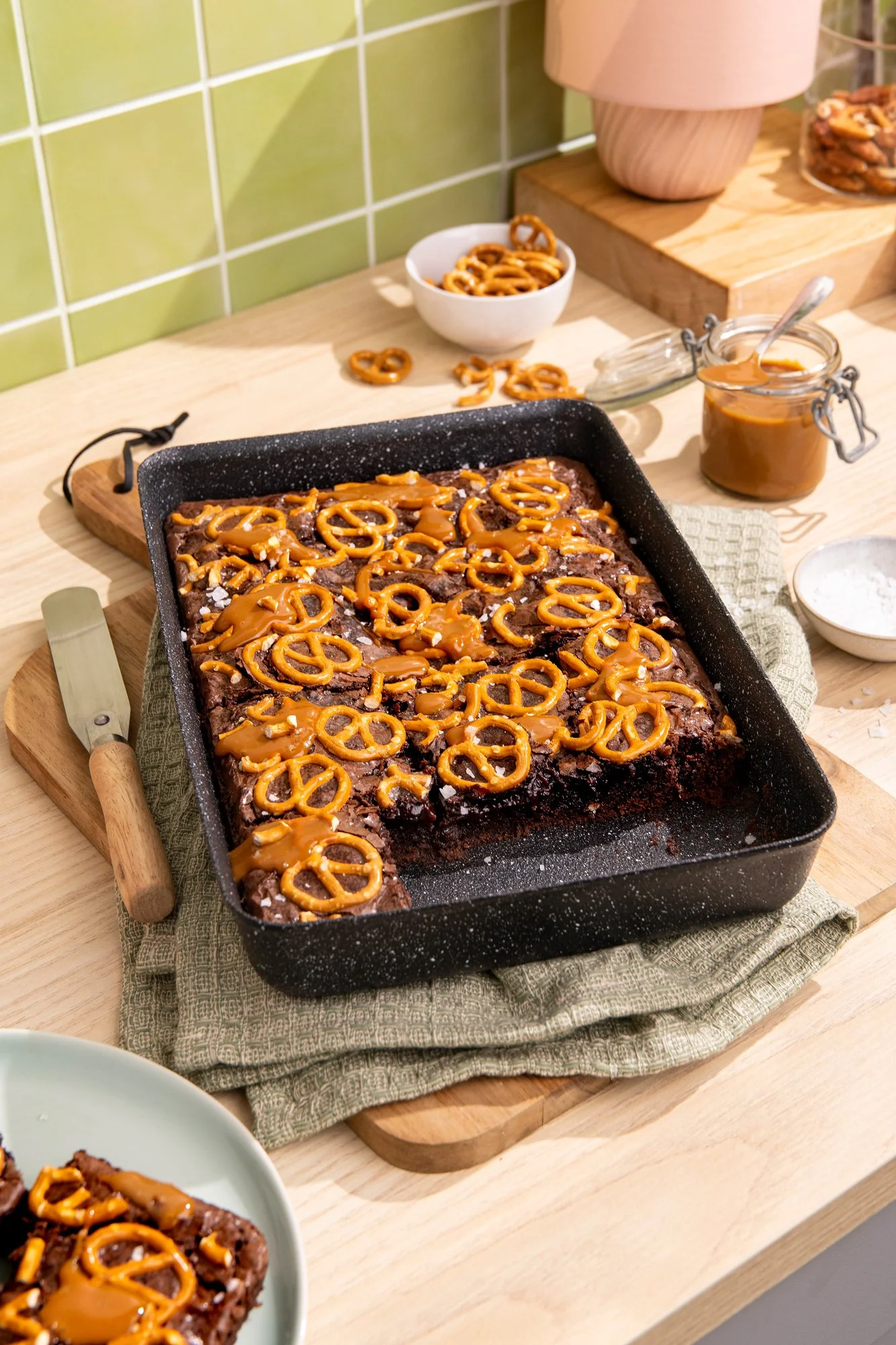 Scoville Baking Pan Lifestyle Shoot May 2026