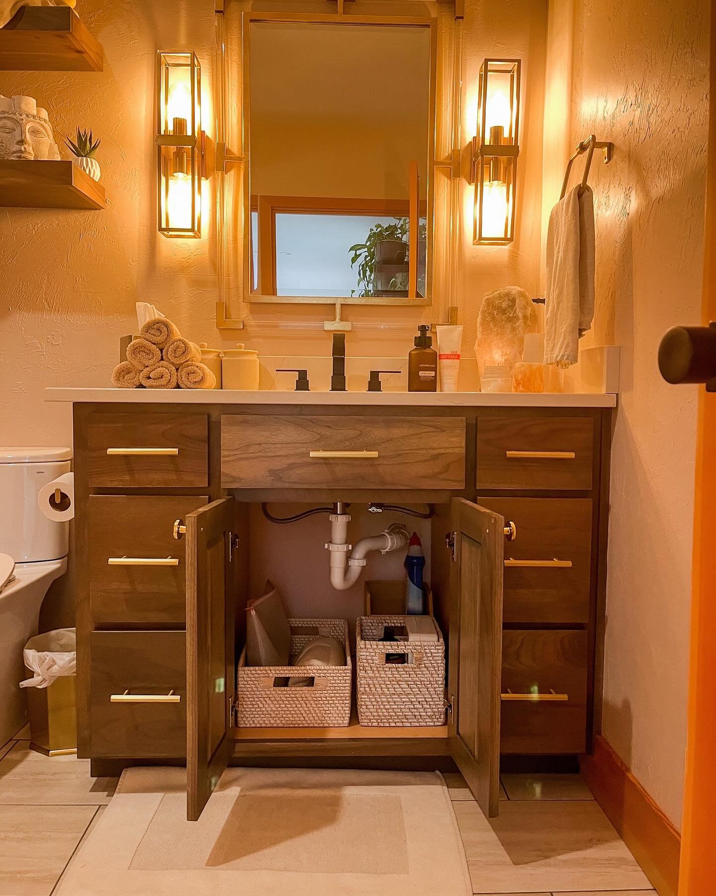 Transform your space, transform your mind.✨

Decluttering isn&rsquo;t just about tidying up &mdash; it&rsquo;s self-care. Create calm, find clarity, and bring spa-like serenity into your everyday life.

#joyoforganizing #choosejoy #OrganizedLiving #W