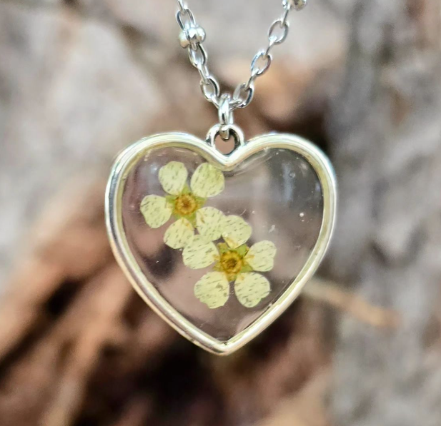 Light Yellow Heart Flower Resin Necklace in Silver
