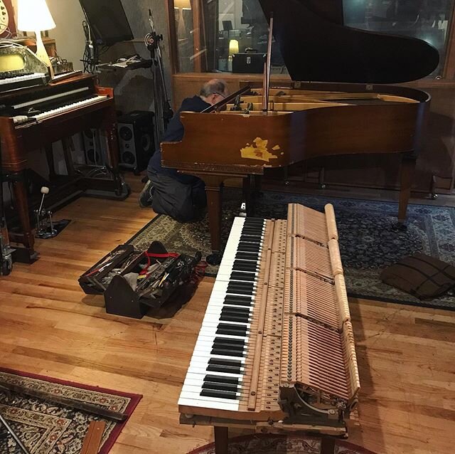 Getting the new piano ready to go!
.
.
.
.
.
#piano #chickeringpiano #hifi #recordingstudio #decibellerecording #audioengineer #pianotuned #voicing #bayareamusicscene #producer #takingshitapart