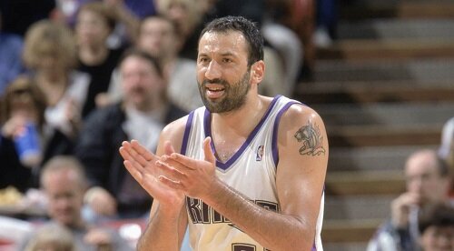 Vlade Divac - Sacramento Kings Retro NBA T-shirt :: FansMania