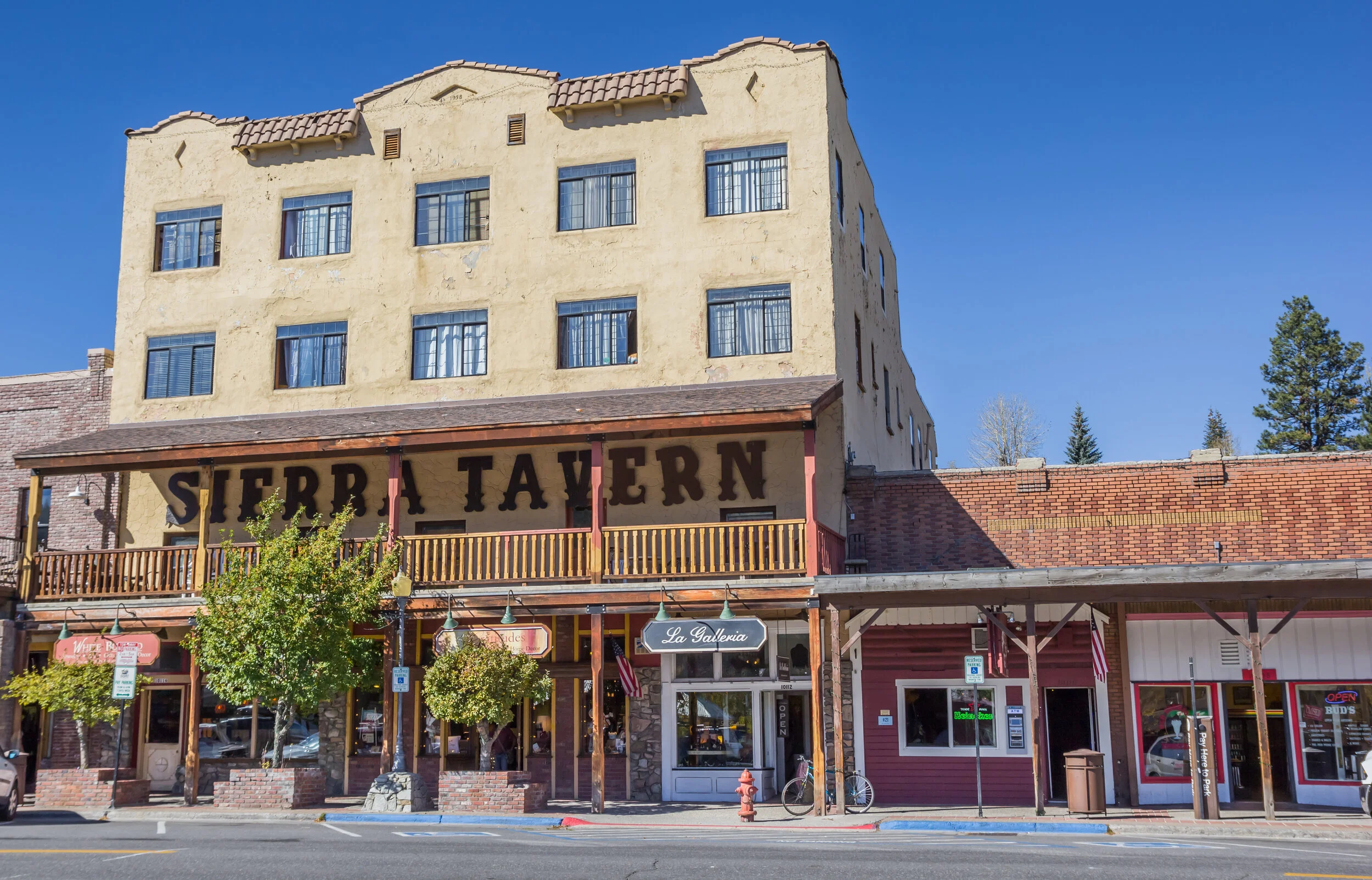 Old-tavern-in-main-street-Truckee,-California-544742304_4840x3103.jpeg