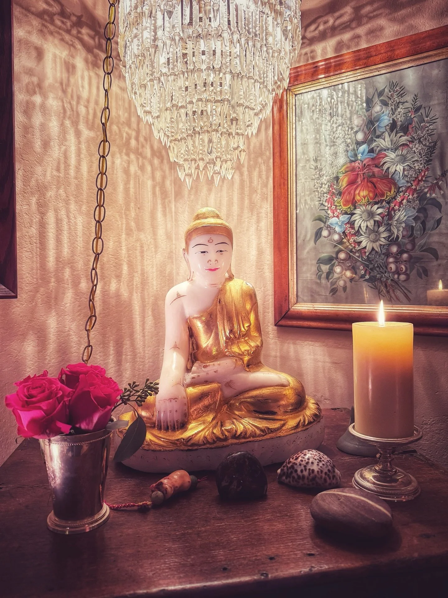Keeping the frequencies high with light and love in my inner sanctuary.

#light #love #unconditionallove #buddha #buddhalove #pureenergy #life #frequencies #altar #faith