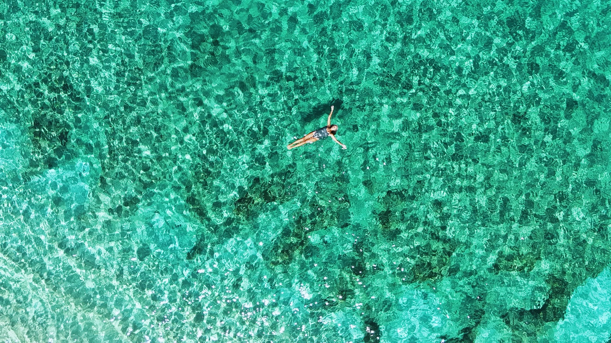 I am so grateful for the blessings the ocean bestows upon us&hellip; Happy World Ocean Day!

📷 thank you Jeff @jeffthirdeye for capturing this blissful moment in time 💕

#worldoceanday #pacificocean #summervibes #healing #jeffhornbaker
