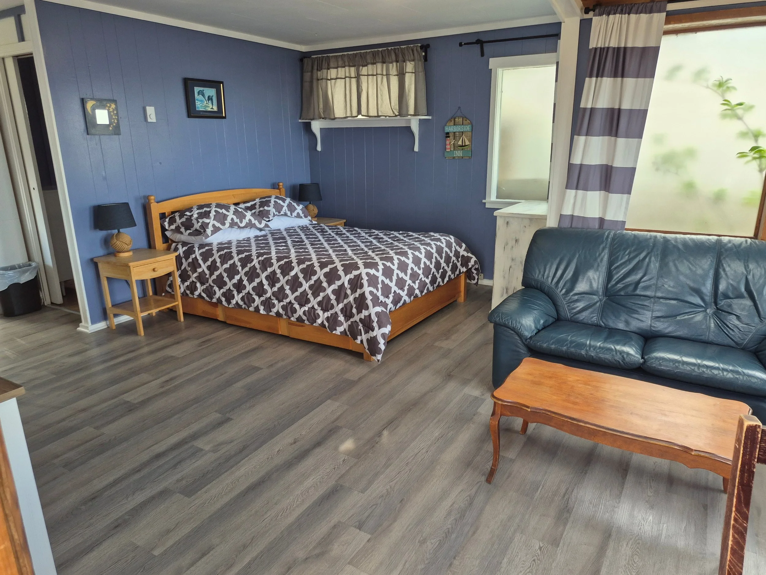 cabin 4 main bed.jpg