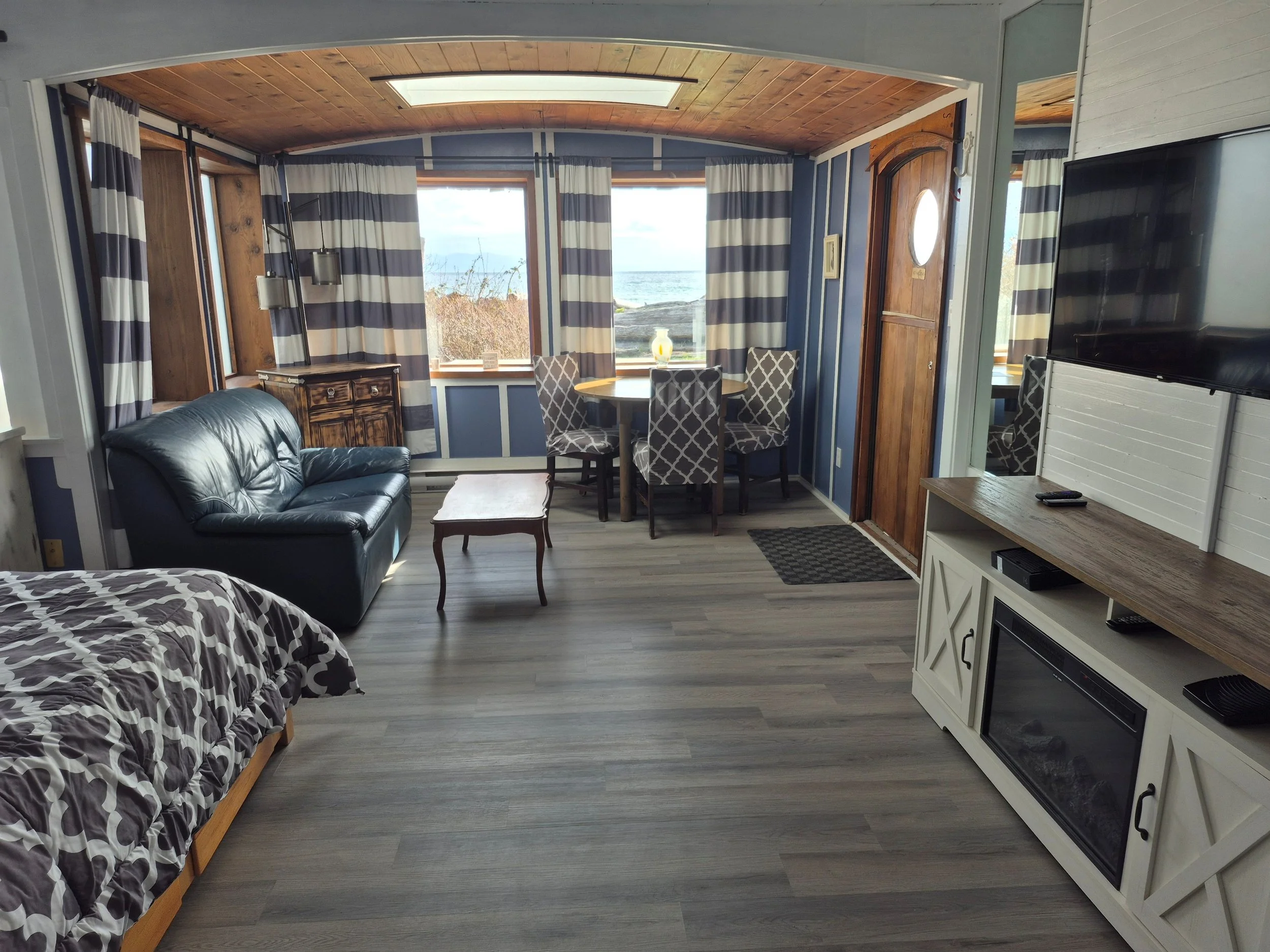 cabin 4  main area.jpg