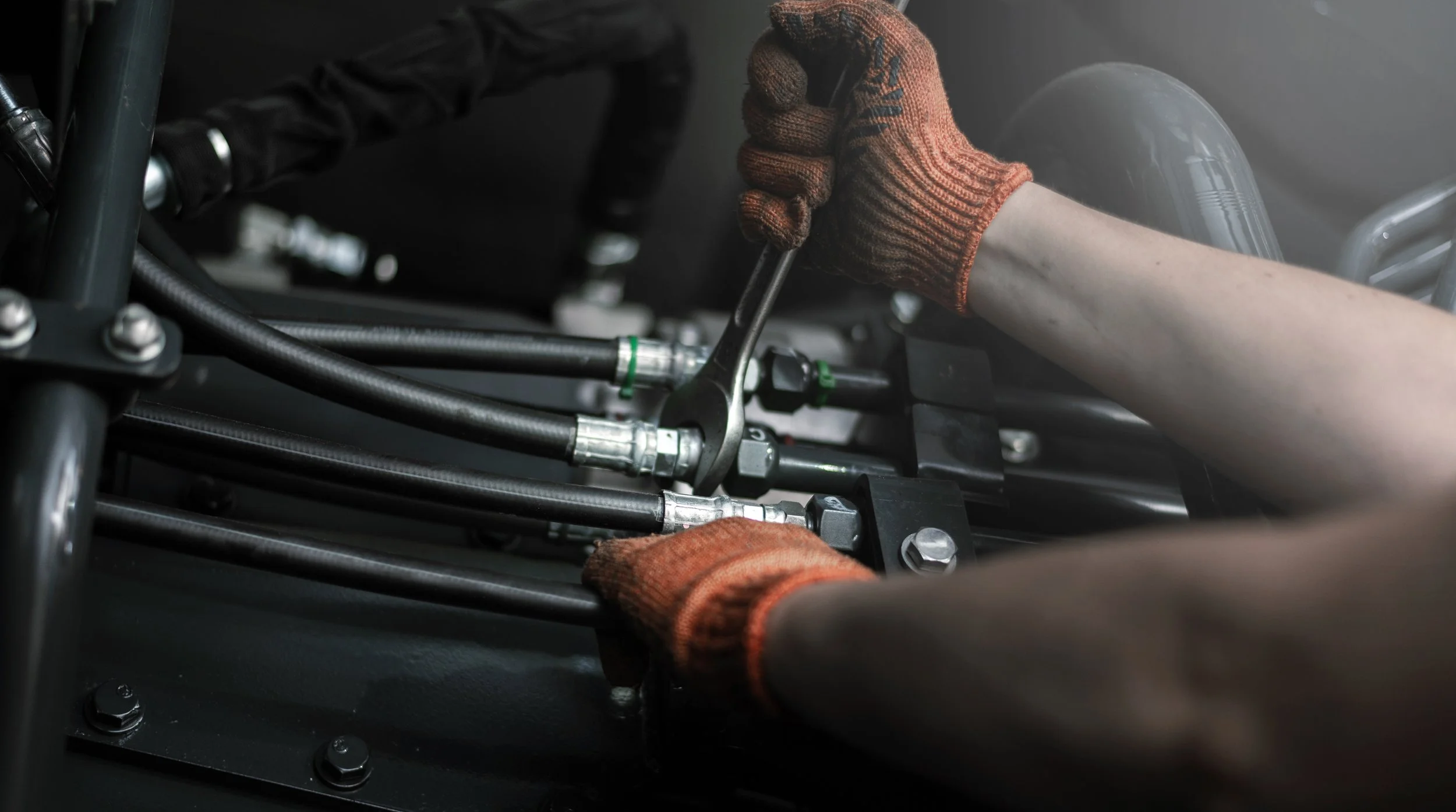 Demystifying Hydraulic Hoses and Fittings:  How to determine the correct hose and fitting for your application?