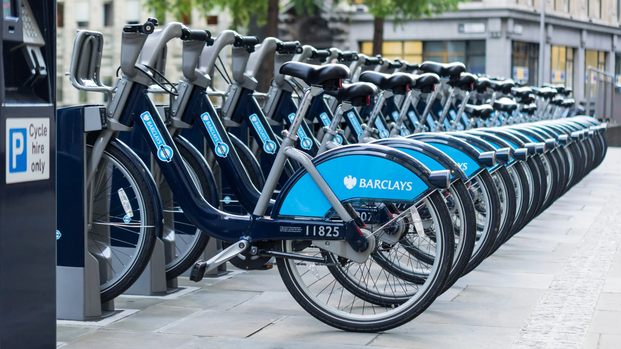 Barclays_Cycle_Hire_St._Mary_Axe_Aldgate.jpg