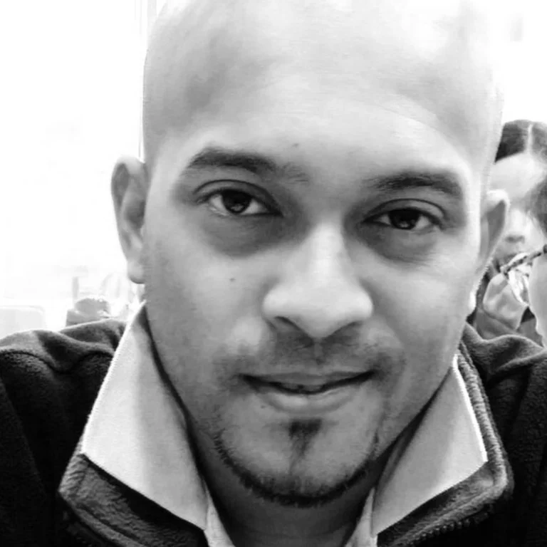 SENTHURAN MOHAN, Head of Sales