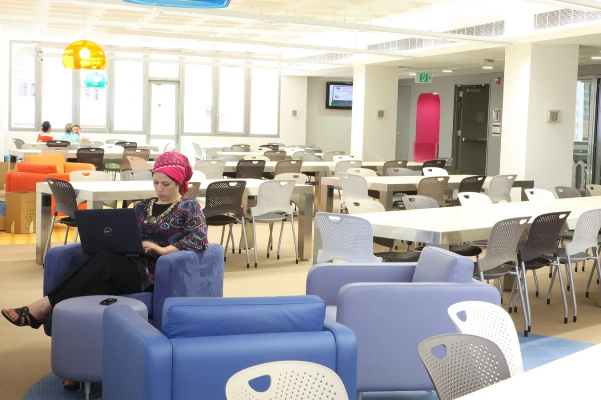 [www.polypod.com.lb][193]Jafet20Reserve20Reading20Room1316521857.jpg