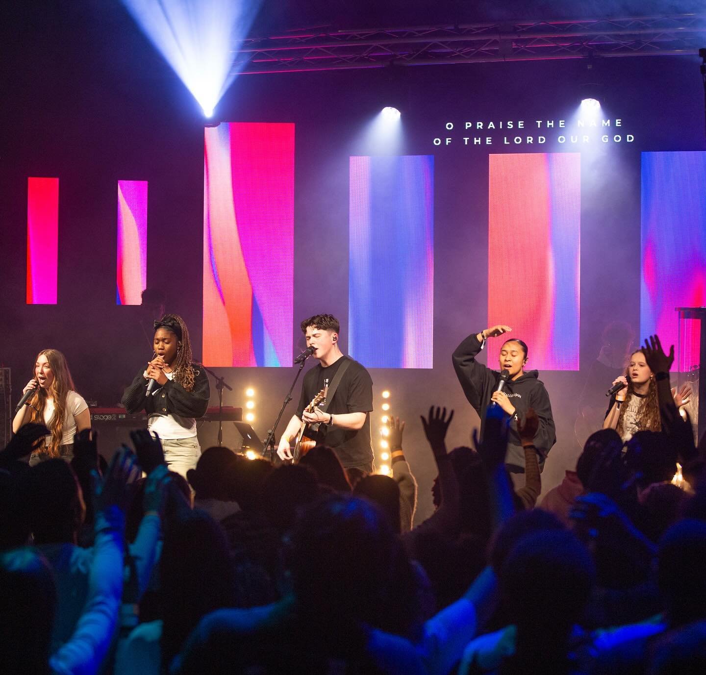 &bull;
Youth City Praise &amp; Prayer - 19.04.24❤️&zwj;🔥
&bull;
So, so special to gather with hundreds of young people from right across Coventry to lift up the matchless name of Jesus🙌
&bull;
God is on the move in our city!!
#clmyouthcoventry