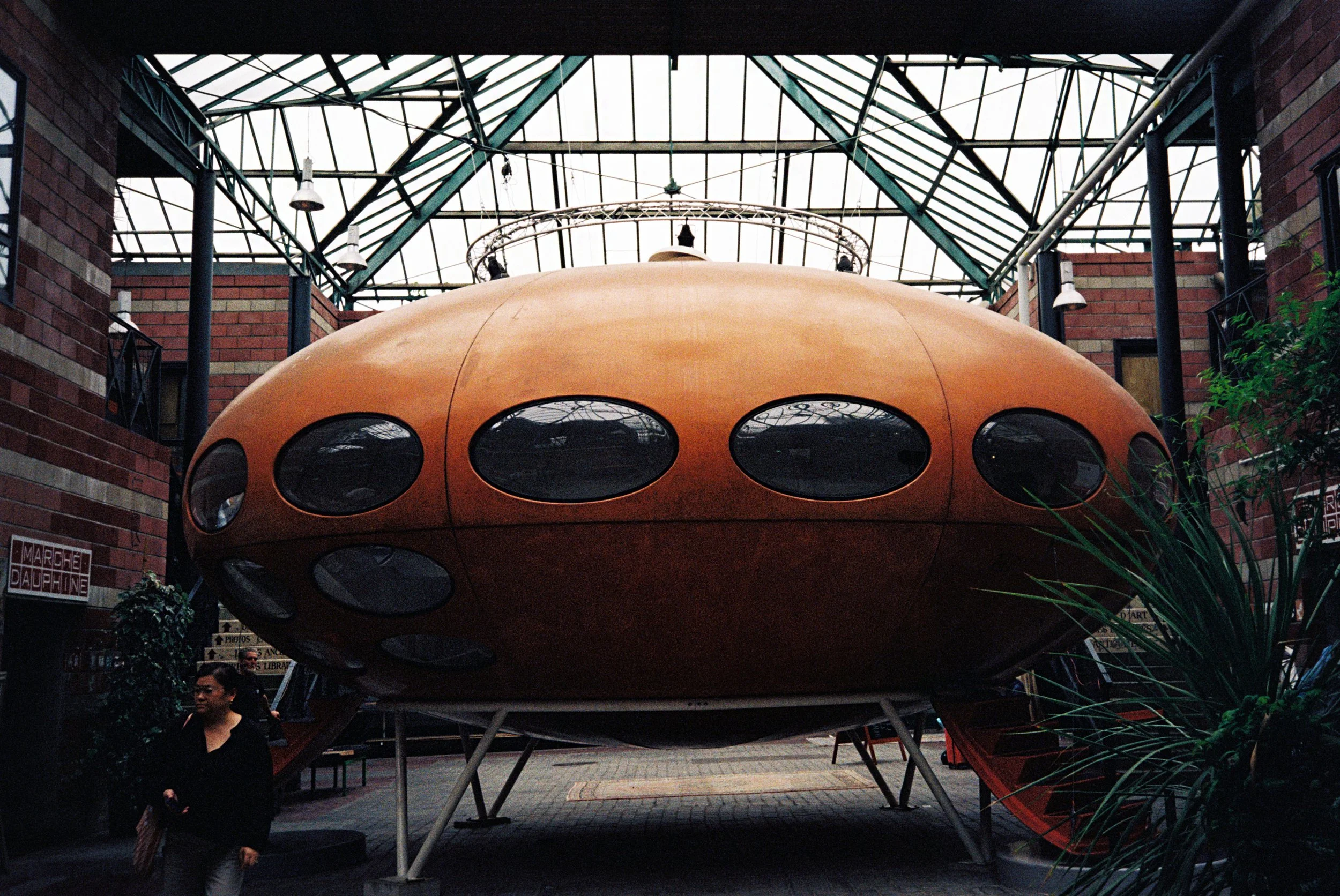 Paris_ufo.jpg