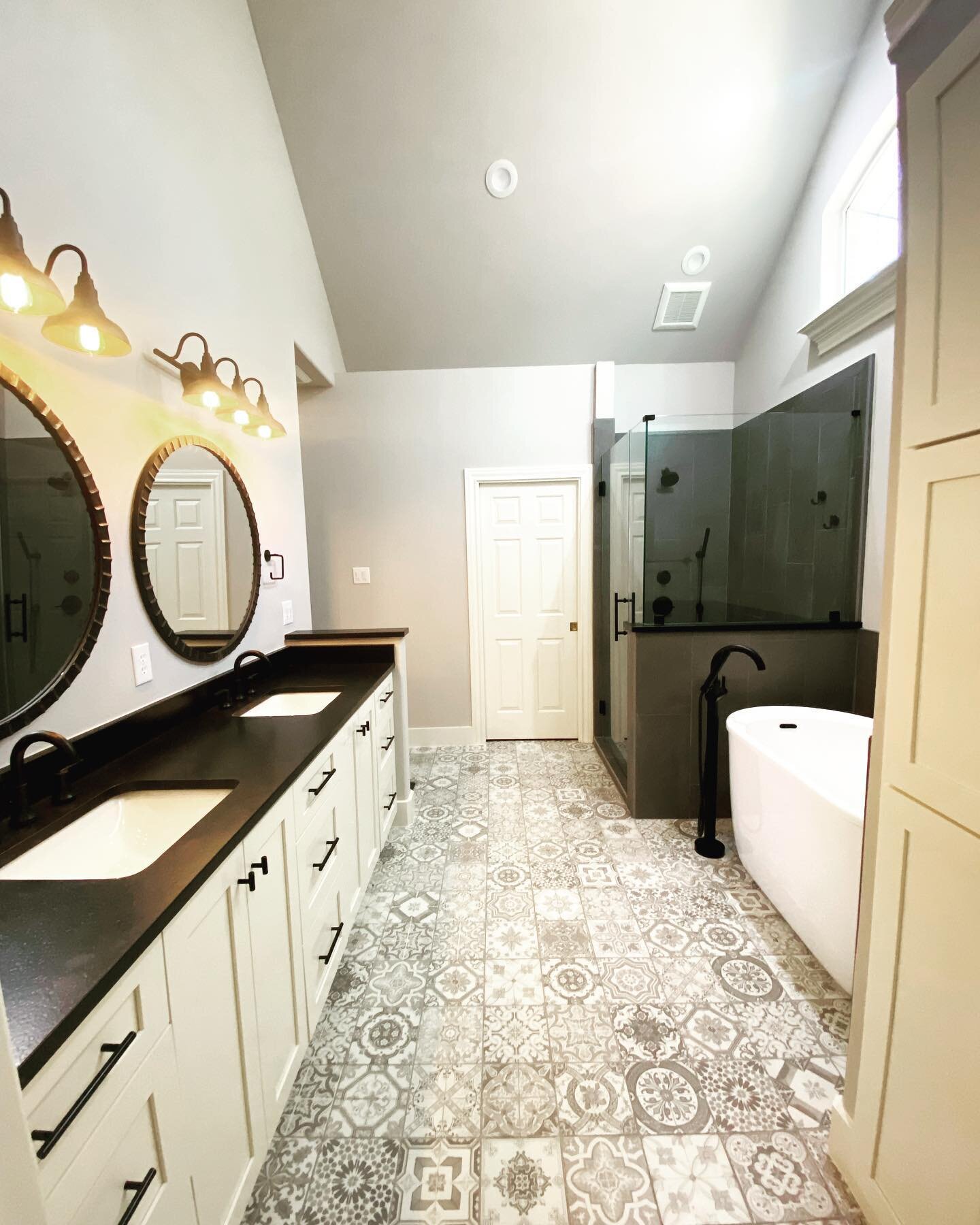 Out with the old and in with a new bathroom! 

#bathroomdesign #bathroomremodel #bathroom #bathroomdecor #bathroomrenovation #wallpaper #sanantoniodesigner #remodel #flooring #shower #bathroom #cabinets #countertops #constructionlife #vanity