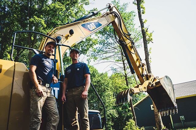 These two are HERE for it! They're hustlin' hard and trying to fit everyone in the schedule. Who else is ready for the weekend?! ⚓️🦺⛓ 📸: @stonestudiogh 
#dirtwork #excavatorlife #fridaygrind #westmichigan #grandhaven #excavating #heavyequipment #ca