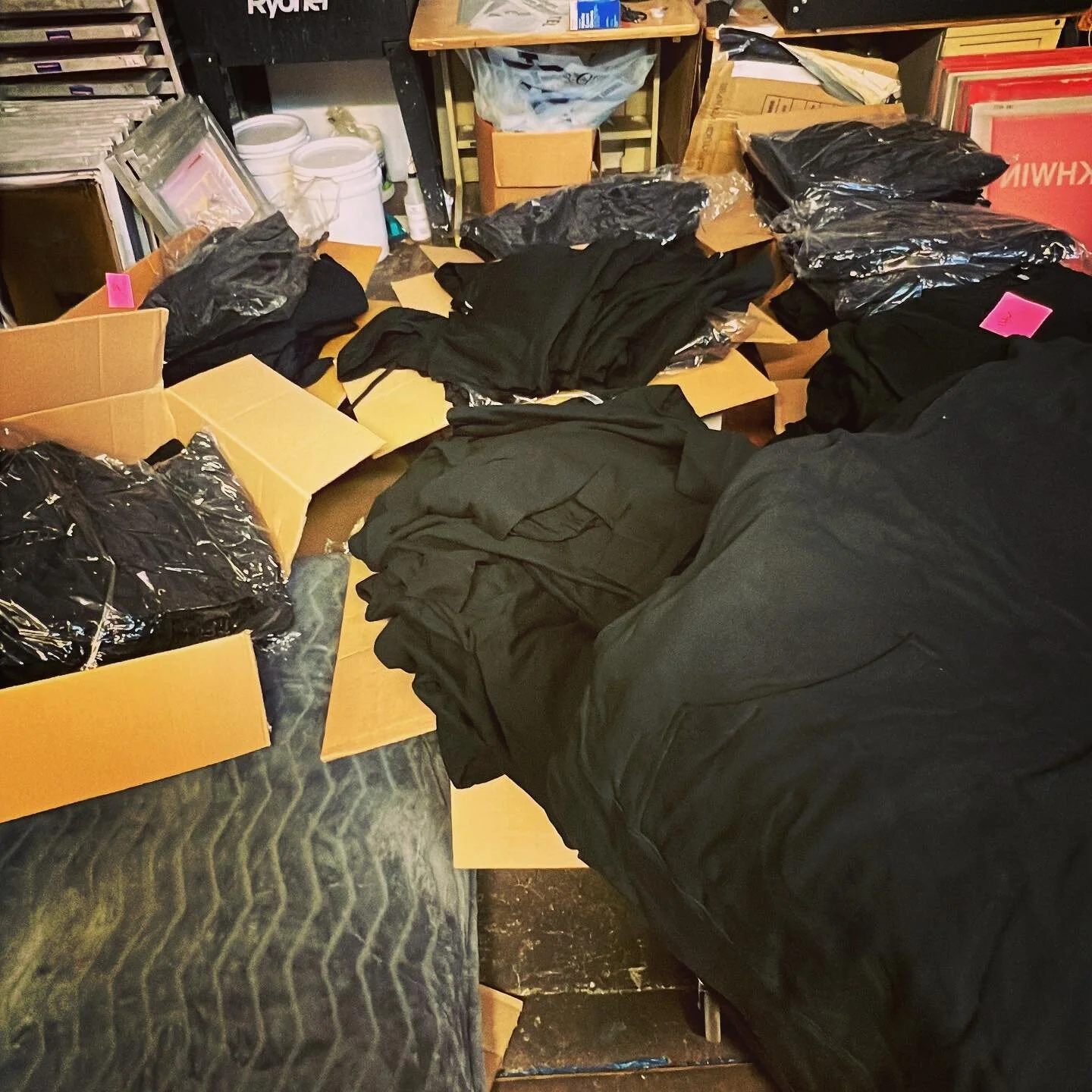 I love a busy Monday, you&rsquo;re so busy that you forget the weekends over!
#screenprinting #atlantasmallbusiness