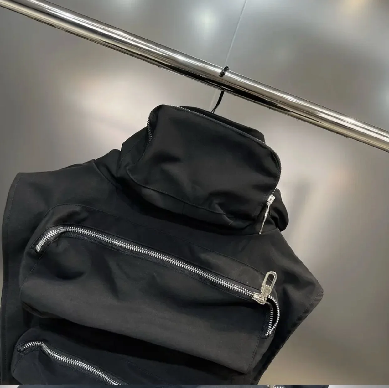 6E8BB590-2259-4FD7-845B-0145C33A5889